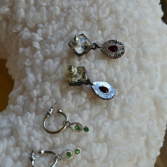 Lot of 3 Costume Earrings - Picture 6 of 6